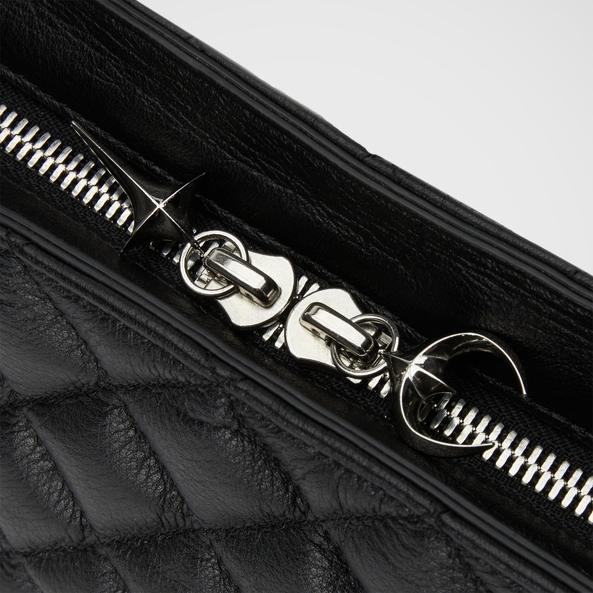 Thug Club TC Quilting Big Chain Bag in black, view 5 of 8